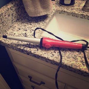 Hot pink 1/2” Remington curling wand